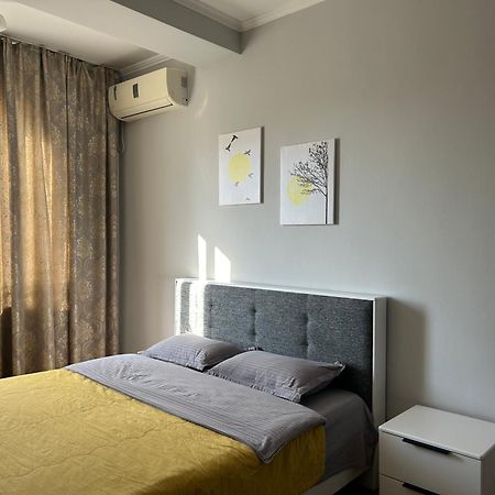 Aura On Turusbekova Street 124 Apartment Bishkek Bagian luar foto