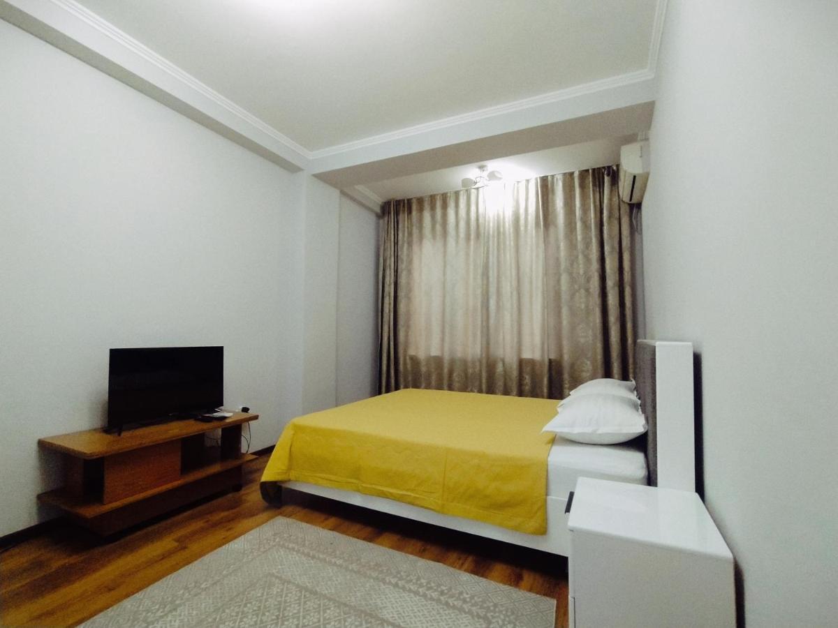 Aura On Turusbekova Street 124 Apartment Bishkek Bagian luar foto